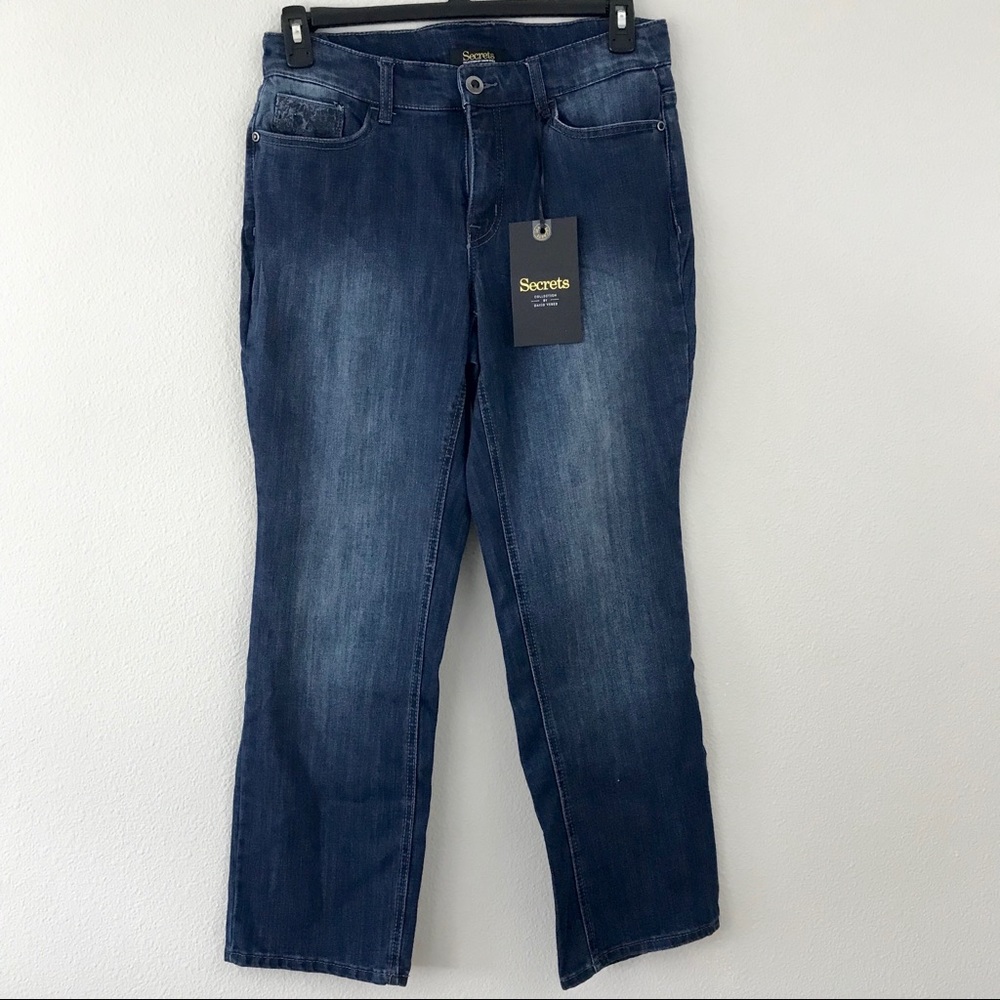 NWT DISTRESSED STRAIGHT STRETCHY BLUE JEANS SIZE8S